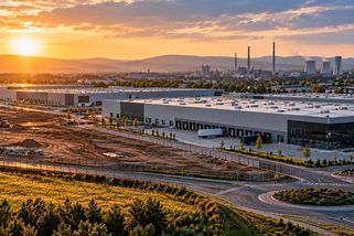 Gigafactory skončila ve Španělsku. Studie ukazuje, v čem Česko zaostává